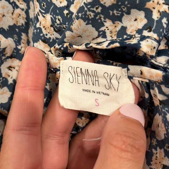 Floral peplum top - Picture 3 of 5